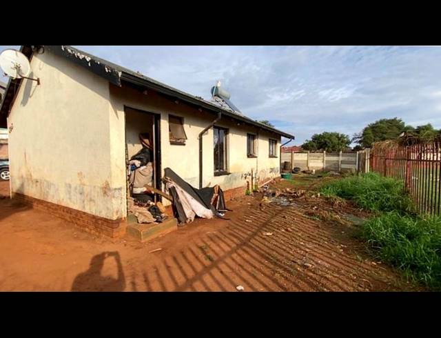 3 BEDROOM HOUSE FOR SALE IN LENASIA SOUTH